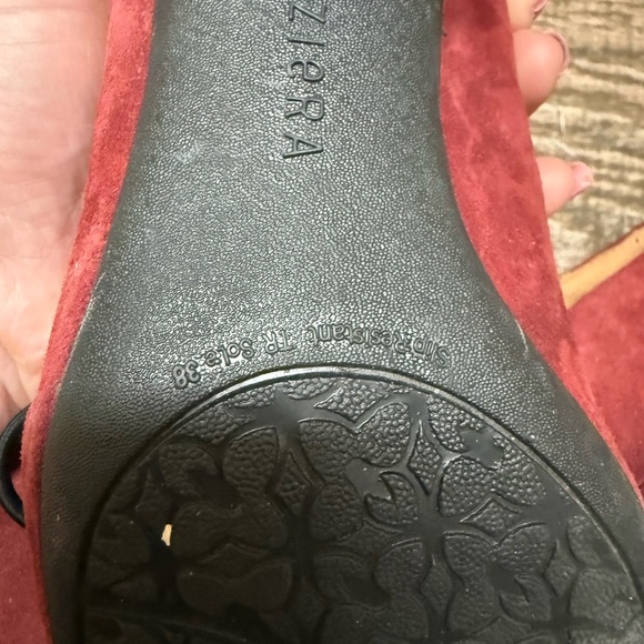 Ziera size 8 NWOT suede pumps with Rounded Toe and Modest Heel- Mary Jane hook - Picture 5 of 13